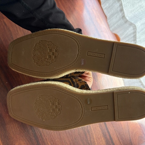 Vince Camuto Brown Mules with Leopard Print - Picture 4 of 4